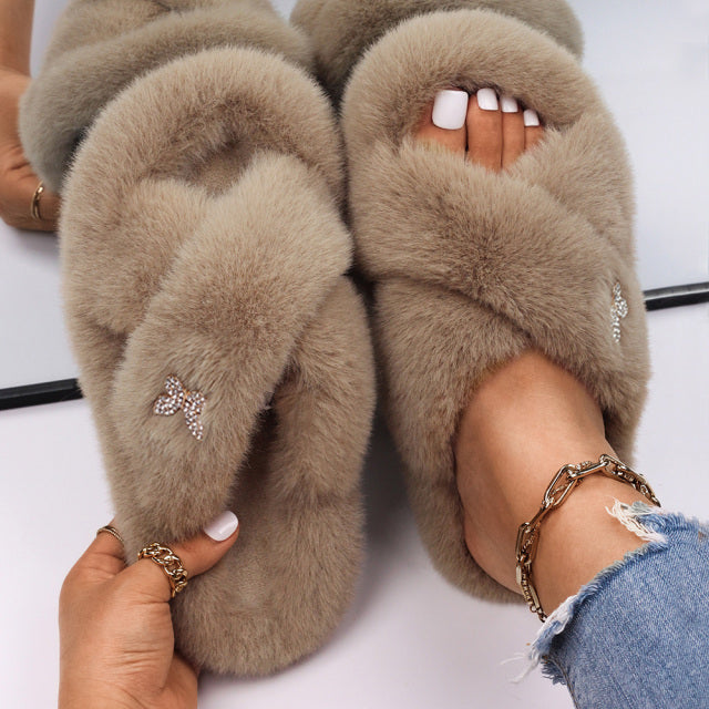 Fluffy Slippers Rhinestone Butterfly Faux Fur Slides Women Sandals Platform Flip Flops Custom Indoor Slippers Luxury Flat Shoes
